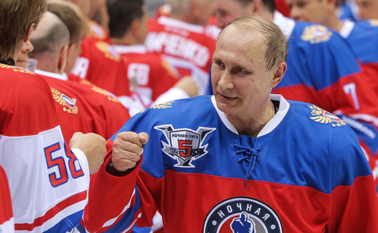 Президент России Владимир Путин на гала-матче турнира Ночной хоккейной лиги.&nbsp;10 мая 2016 года


