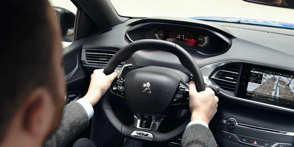 Peugeot 308 обновился и получил виртуальную приборную панель