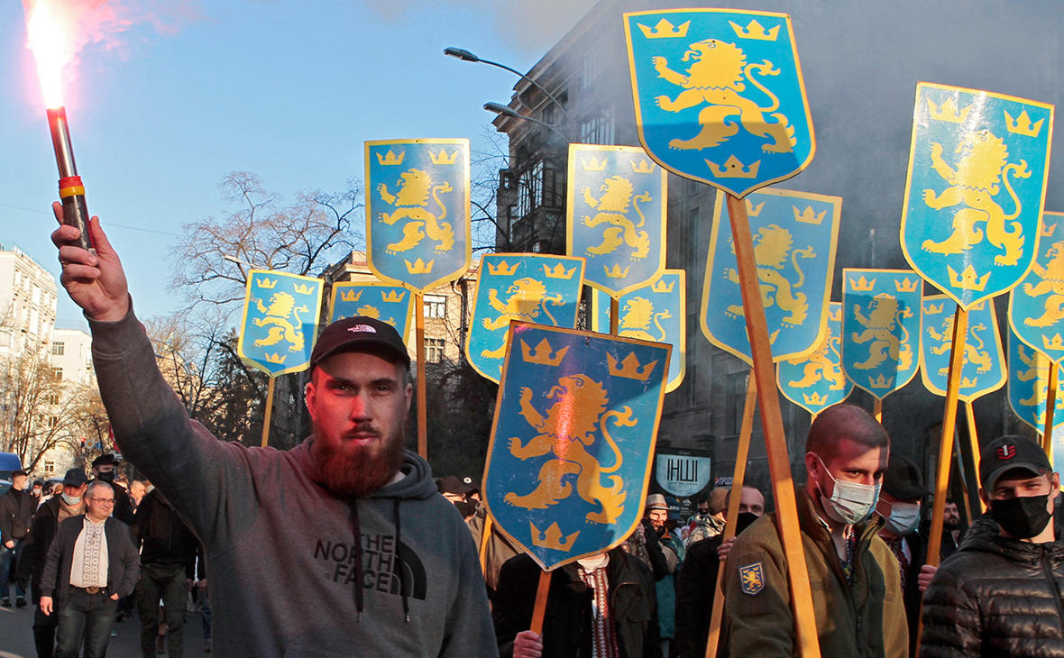 В центре Киева прошел марш националистов в память о дивизии СС «Галичина» —  РБК