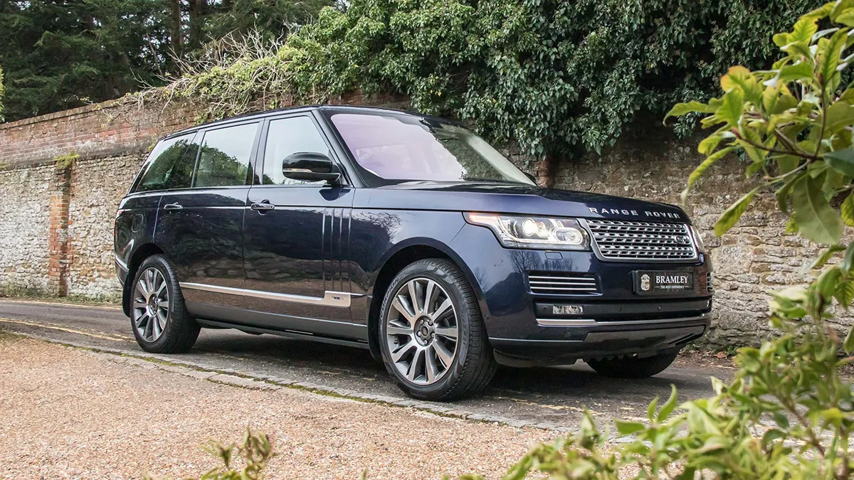 Легендарный Range Rover Елизаветы II выставили на продажу за $285 000 | РБК  Life