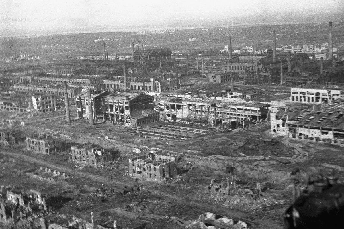 Вид с воздуха на разрушенный Сталинград.&nbsp;1943 год