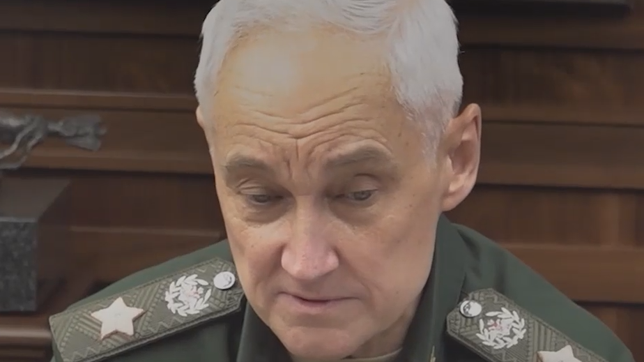 Белоусов передал звезду Героя вдове погибшего в Курской области офицера