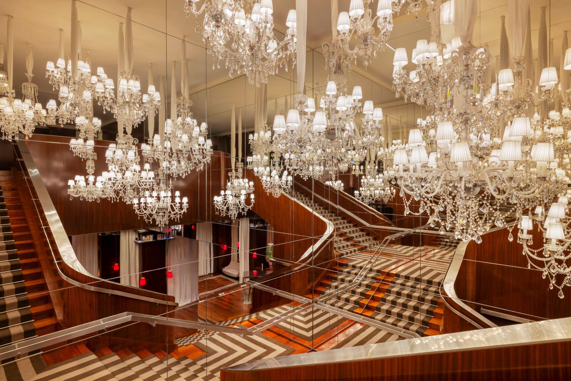 Лестничная площадка с зеркалами от Стивена&nbsp;Смита