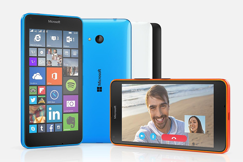 Nokia Lumia 640 и Lumia 640 XL

Корпорация Microsoft привезла на выставку в Барселону смартфоны Lumia 640 и Lumia 640 XL. Устройства не относятся к категории флагманов. Это попытка сделать смартфоны с большими экранами в доступной ценовой категории.

Технические характеристики новинок не слишком высокие. Lumia 640 оснащена четырехъядерным процессором, 1 Гб оперативной памяти, 8 Гб встроенной памяти (расширяется за счет microSD) и 5-дюймовым экраном. У XL-модели диагональ экрана увеличена до 5,7 дюйма. Кроме того, у &laquo;старшей&raquo; модели лучше фотооснащение.

Lumia 640 получила 1-мегапиксельную лицевую и 8-мегапиксельную основную камеры. У Lumia 640 XL эти модули &ndash;&nbsp;5 и 13 мегапикселей соответственно. В продажу поступят разные версии смартфонов &ndash; с одной и двумя SIM-картами, с модулем LTE и без него. Аппараты работают на ОС Windows Phone 8.1, которую впоследствии можно будет обновить до Windows 10.
