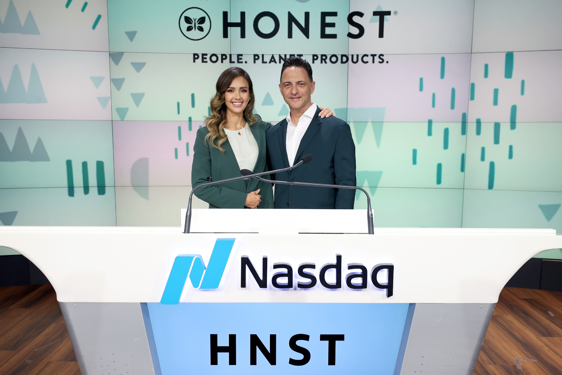 Джессика Альба и Ник Влахос, CEO Honest Company, май 2021