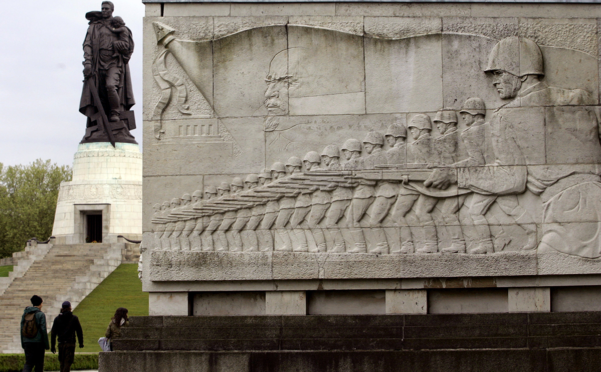 Памятник неизвестному солдату в берлине фото