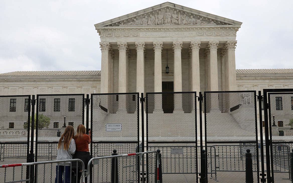 Верховный суд США спустя 49 лет отменил постановление о правах на аборт
