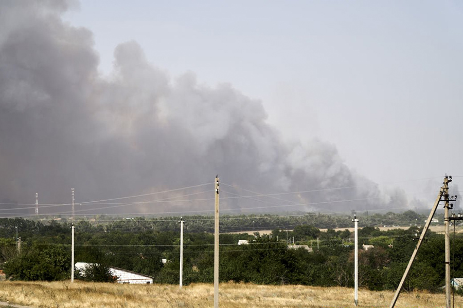 Как сообщил губернатор Ростовской области, от задымления пострадали&nbsp;53 человека. Они обратились за медицинской помощью. Пожар уничтожил семь жилых домов