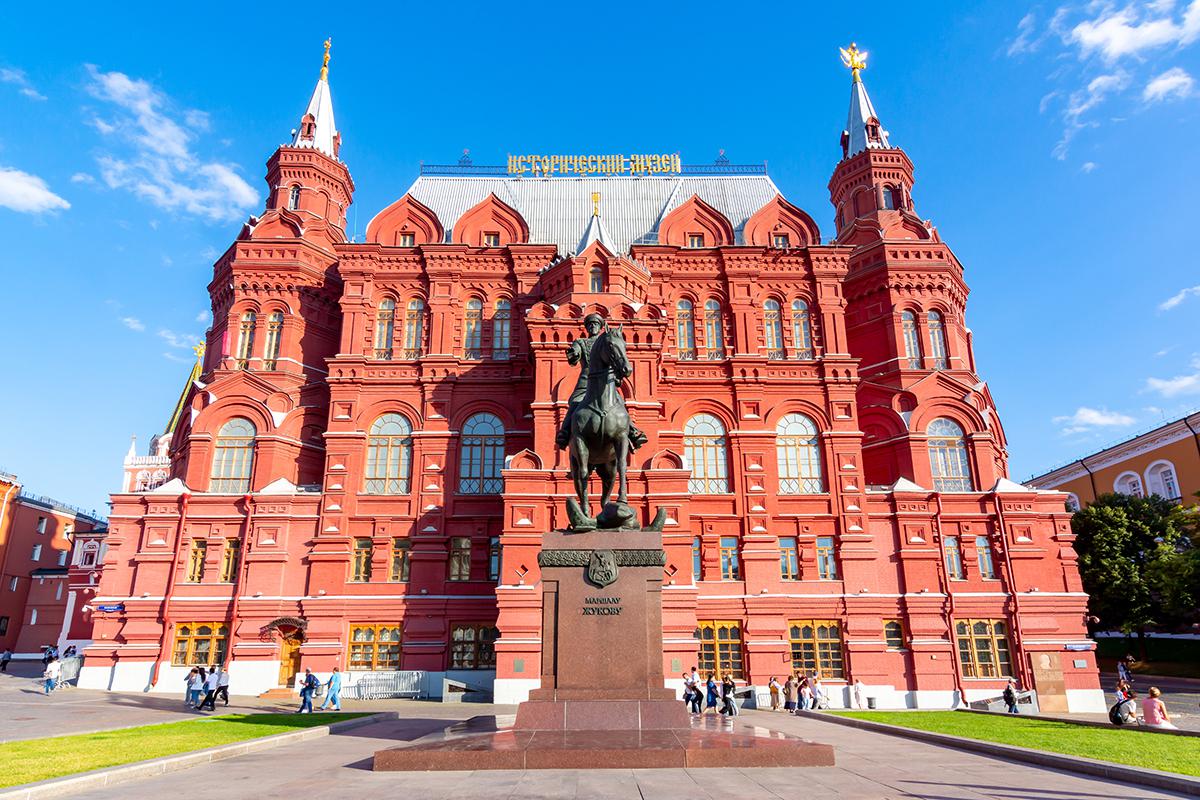 Памятник маршалу Жукову