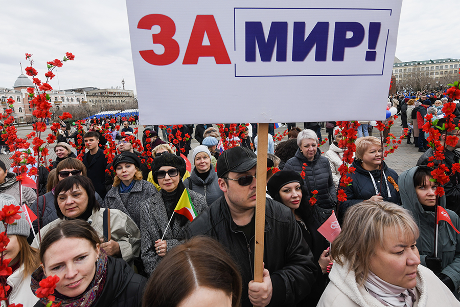 На фото: митинг профсоюзов Забайкальского края &laquo;Достойный труд каждого&nbsp;&mdash; гарантия благополучия страны!&raquo; на площади Ленина, Чита