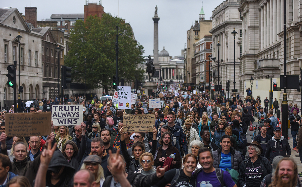 Участники протестов в Лондоне