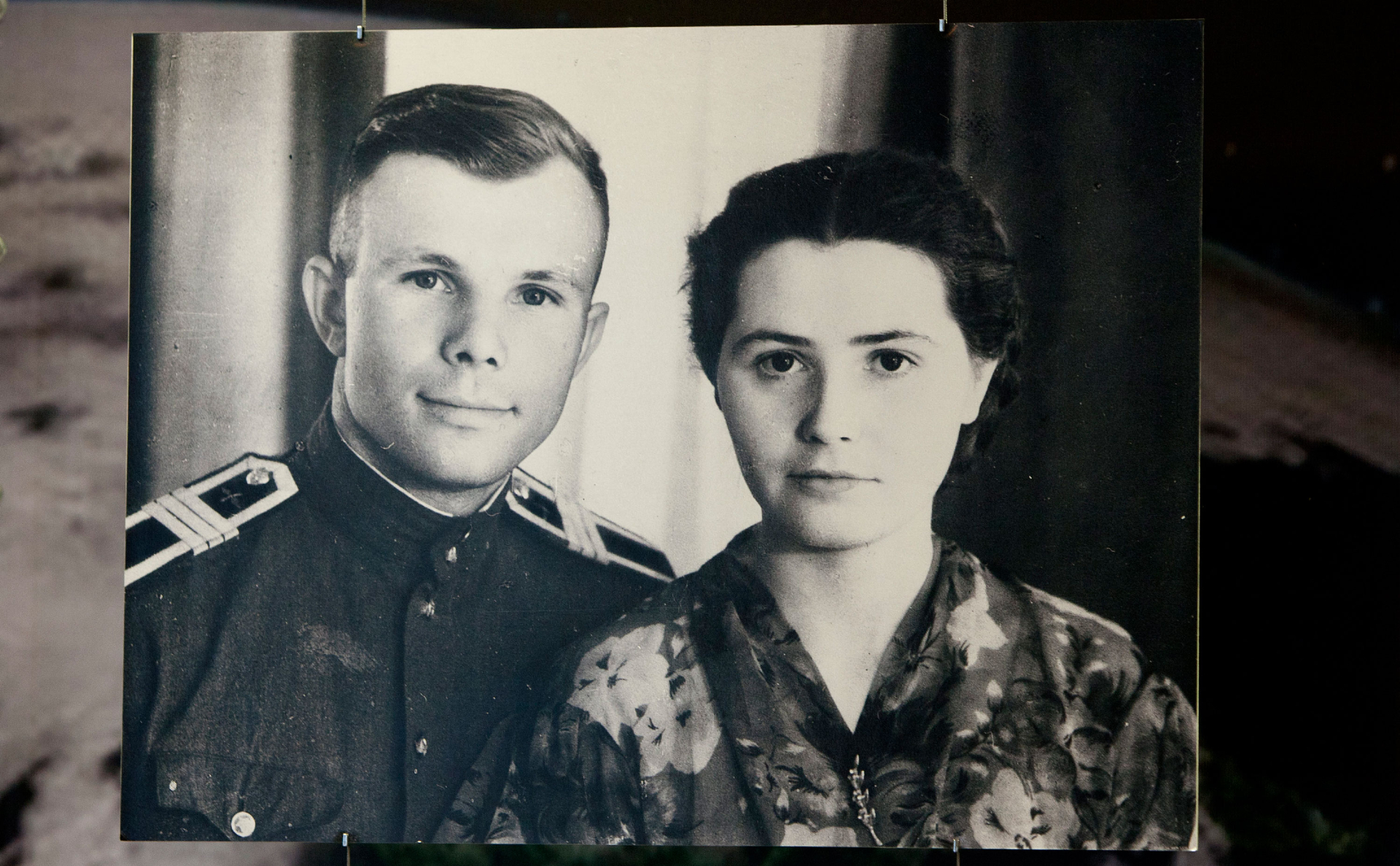 Гагарин с женой фото с волосами