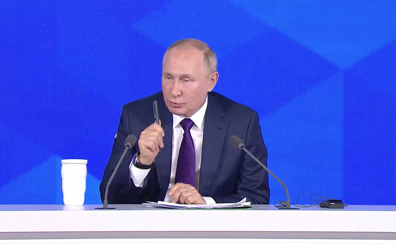 Путин заявил, что сделал все для раскрытия убийств Немцова и Политковской