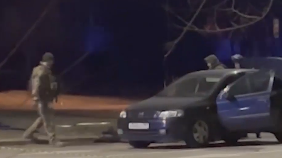 В Луганске пять полицейских пострадали при взрыве во время задержания