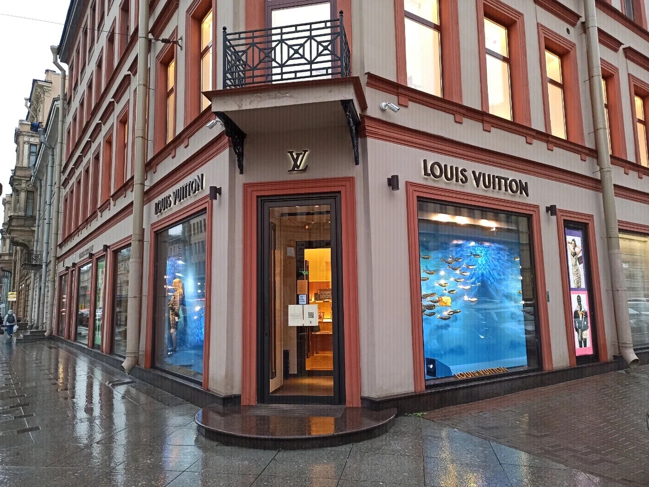 Бутик&nbsp;Louis Vuitton на Невском проспекте, 115 работал с 2016 по 2022 годы