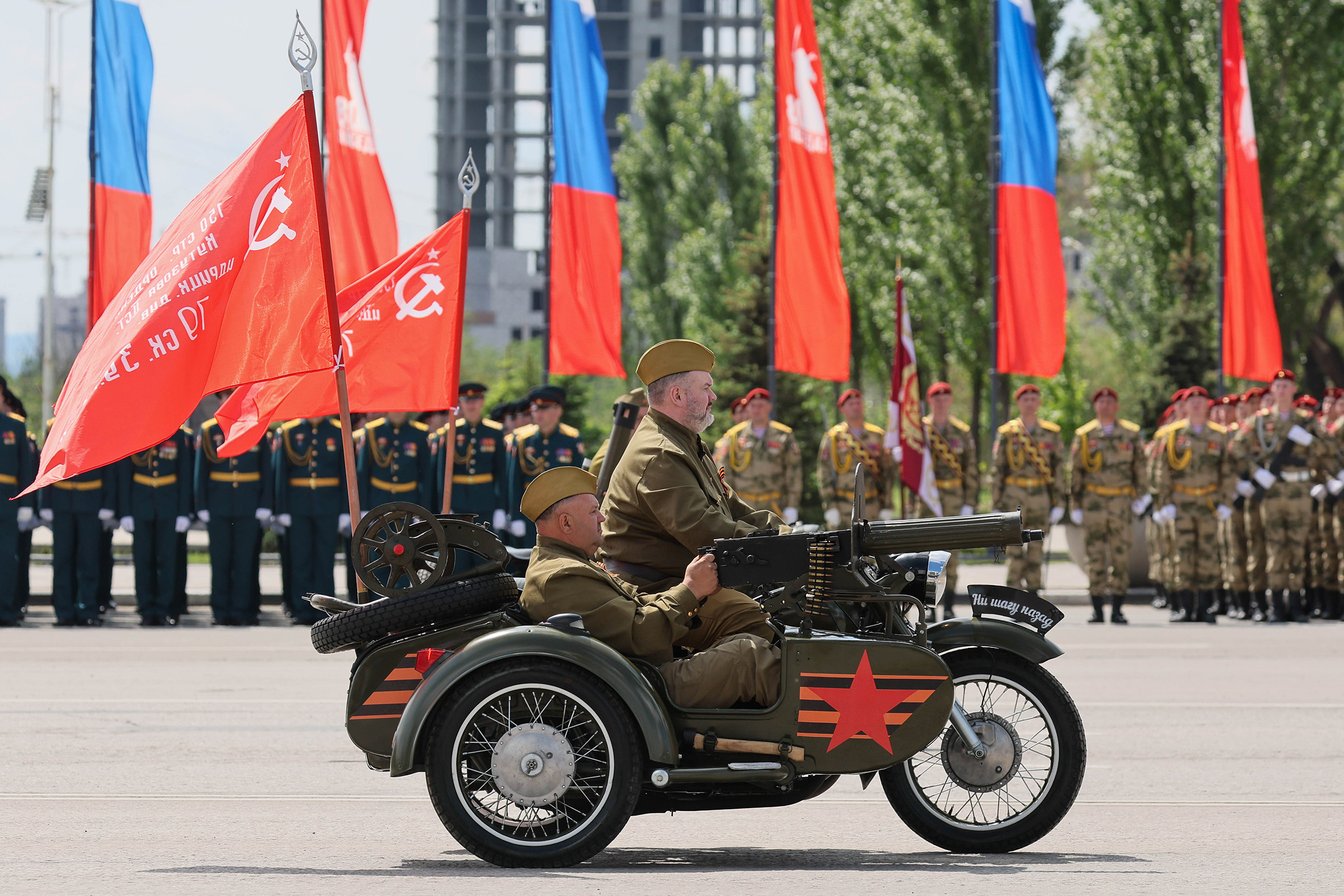 Мотоцикл МВ-750 во время парада.