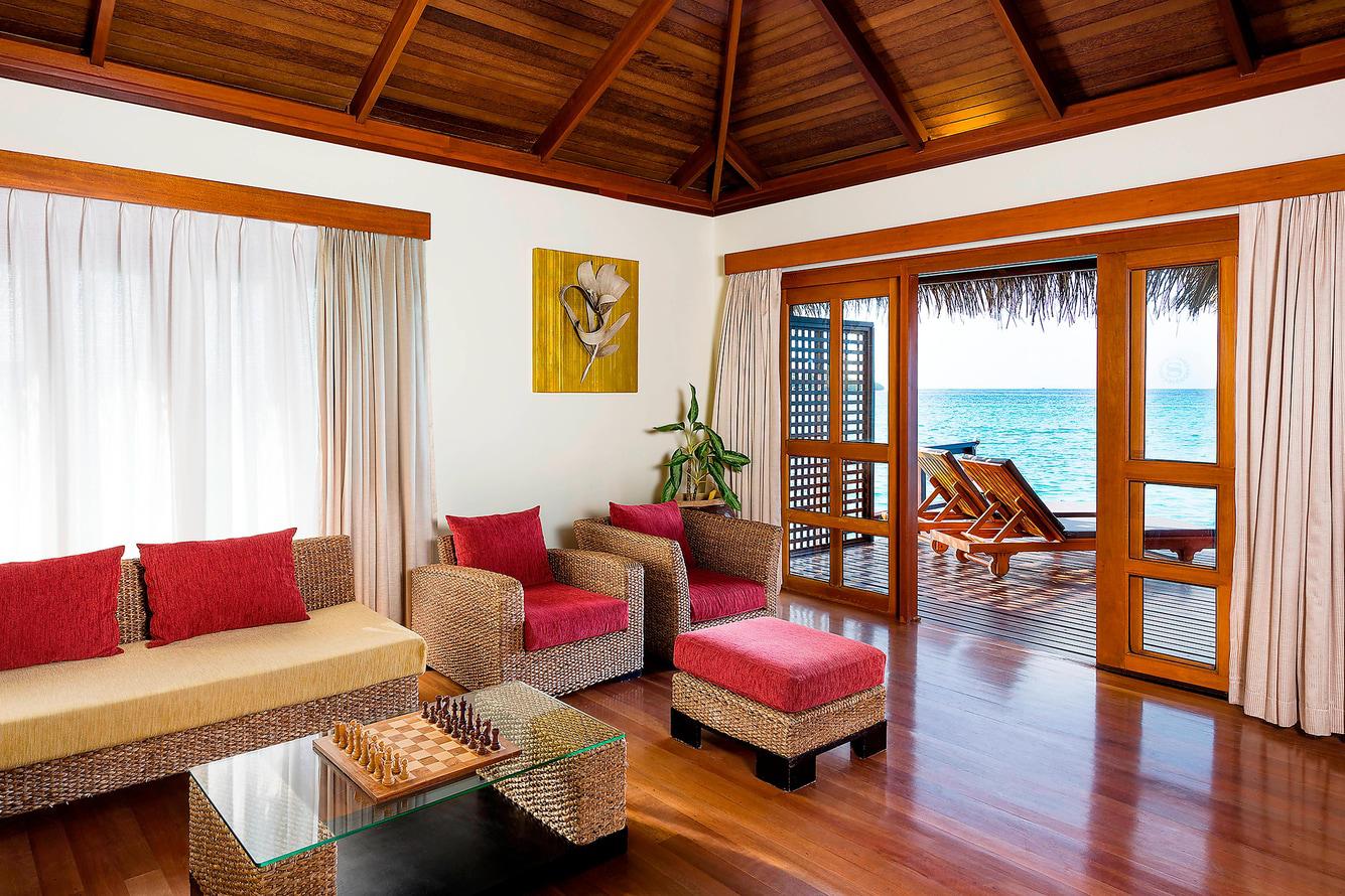 Надводная вилла в отеле Sheraton Maldives Full Moon Resort & Spa