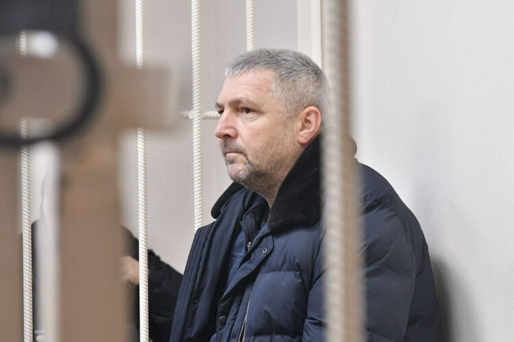 Экс-главу Камских полян за взятку айфоном приговорили к условному сроку