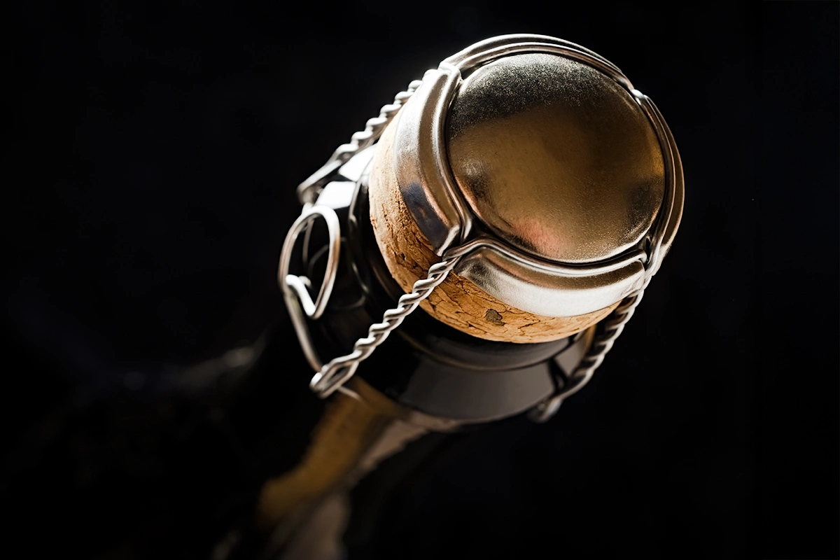 Как открыть шампанское: основные способы и возможные ошибки