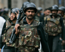 Раздача муки в Пакистане закончилась давкой: 20 погибших