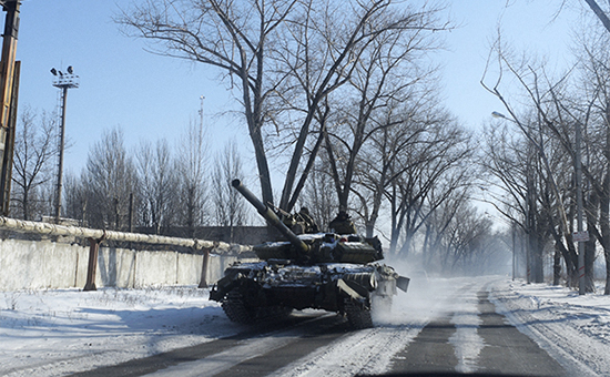 Танк украинской армии на&nbsp;одной из&nbsp;улиц в&nbsp;Авдеевке. 31 января 2017 года
