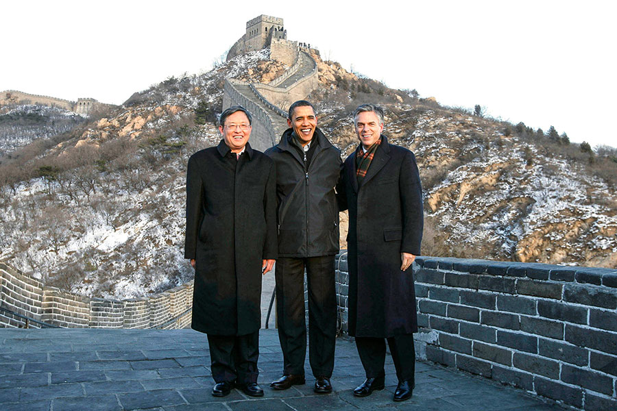 2009 год. Президент США Барак Обама с послом КНР в США Чжоу Вэньчжуном и послом США в Китае Джоном Хантсманом
