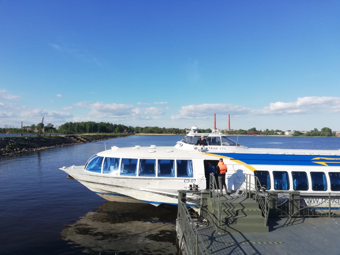 Петербург кронштадт метеор расписание. Метеор Санкт-Петербург Петергоф Кронштадт. Сенатская Пристань Санкт-Петербург Метеор. Метеор СПБ Кронштадт.