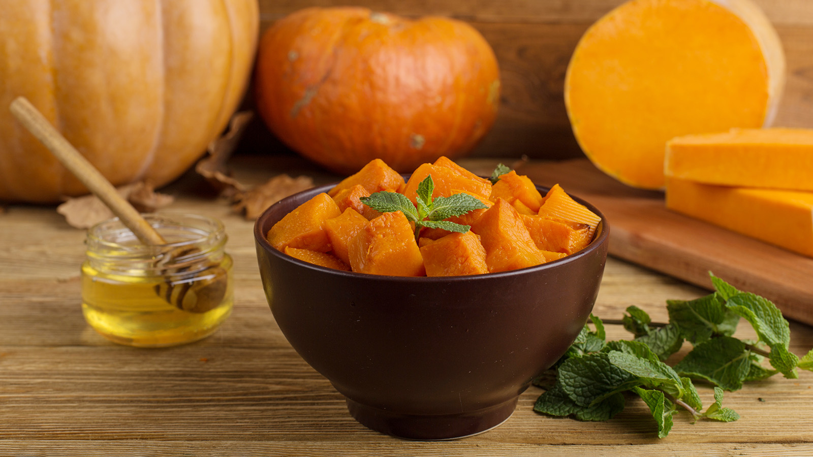 Запеченная тыква с медом и орехами