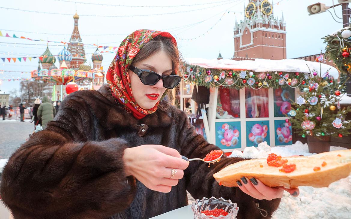 Эксперты назвали регионы, где дороже всего бутерброд с красной икрой