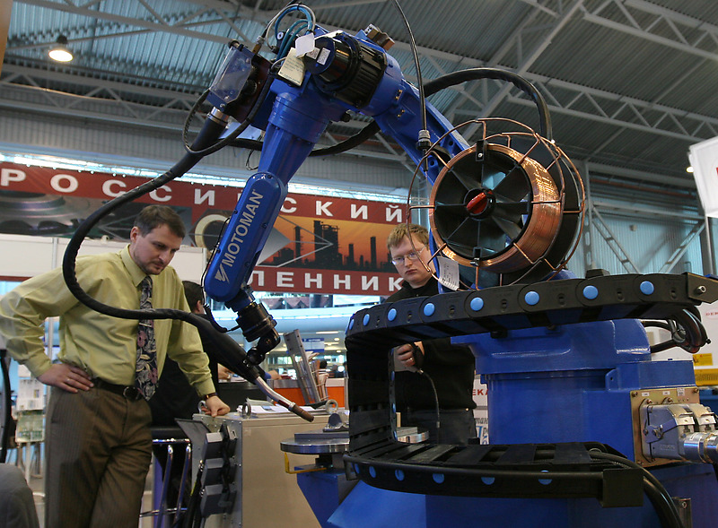 Сами промышленные роботы, как и программы для управления ими, используемые в петербургской промышленности, почти исключительно иностранного производства