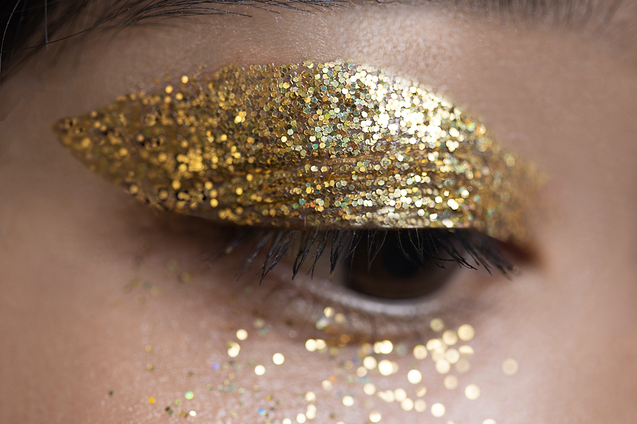 Как сделать макияж 2023 с блестками на лице: инструкция с фото-примерами
