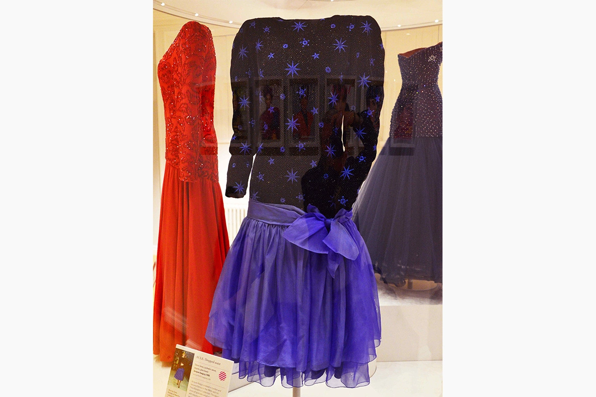 <p>Выставленное на аукцион платье принцессы Дианы,&nbsp;созданное мароккано-британским модельером Жаком Азагури</p>