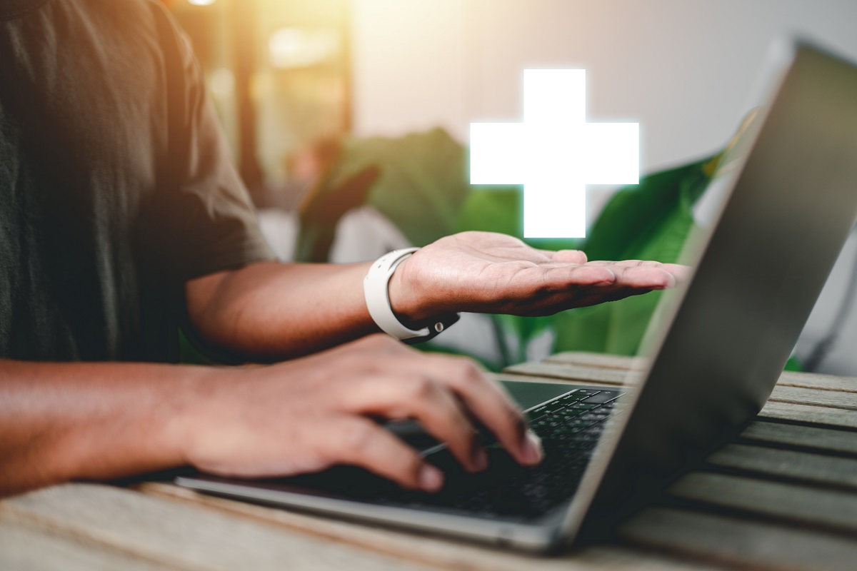 Если страхователем выступает юридическое лицо, сотрудник, подписывающий договор страхования, должен обладать на это полномочиями