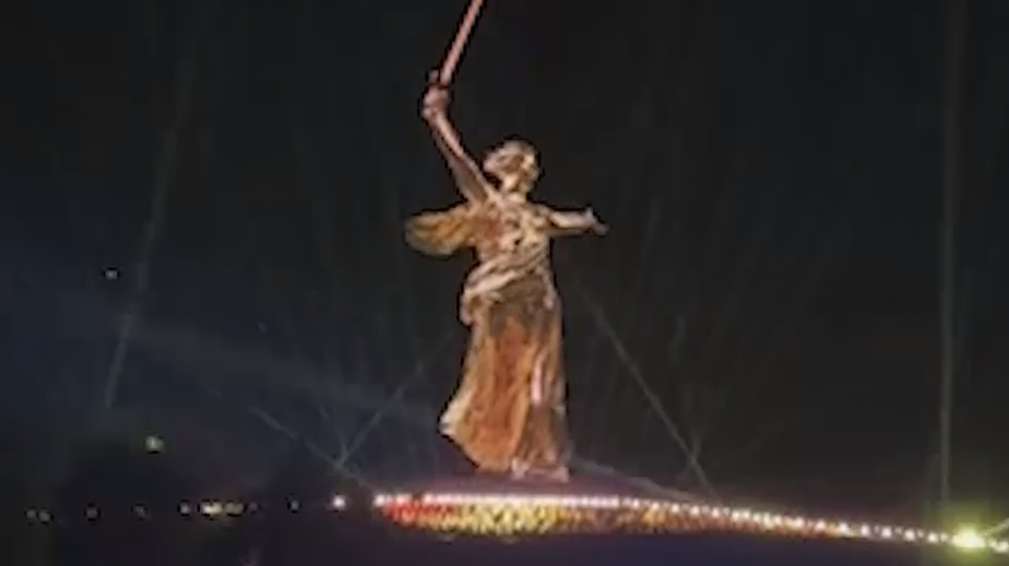 В Волгограде прошла видеоинсталляция в честь 80-летия Победы