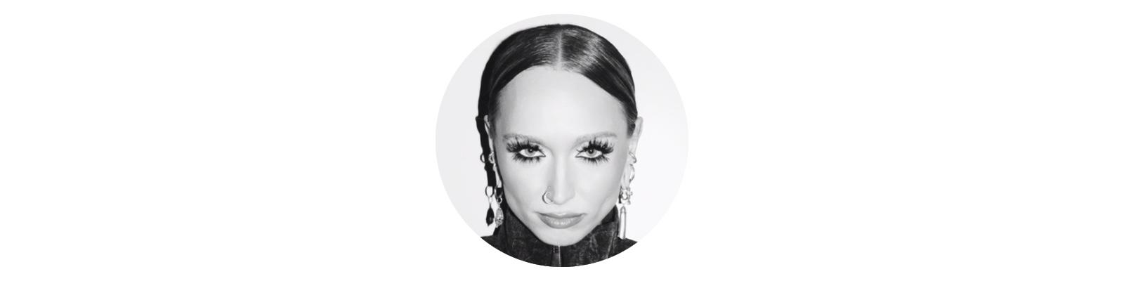 Новогодние прически для взрослых и детей 2026: тренды и советы по укладке