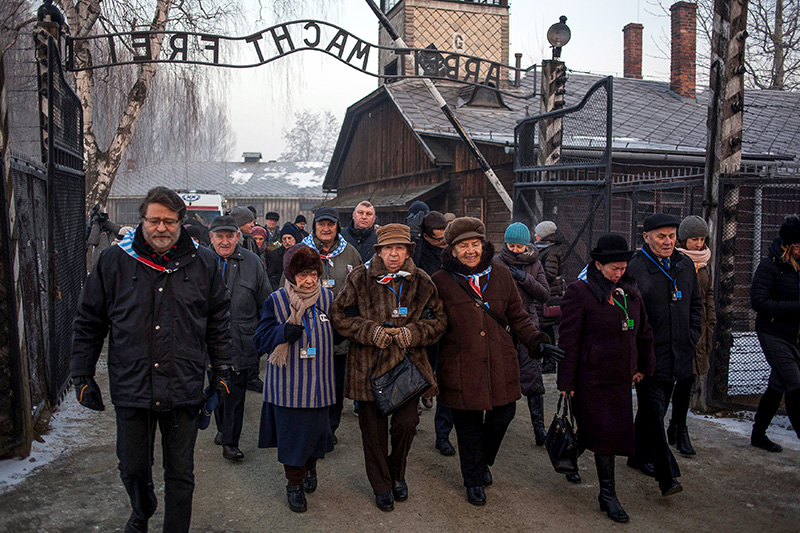 Узники Освенцима в&nbsp;Международный день памяти жертв холокоста посетили лагерь

