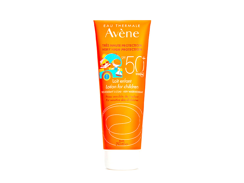 Детское солнцезащитное молочко SPF50+, Avene. Защищает кожу ребенка при помощи ​комбинации солнцезащитных фильтров Sunsitive protection, мощного антиоксиданта претокоферила и термальной воды Avene, которая успокаивает, снимает раздражения и покраснения.