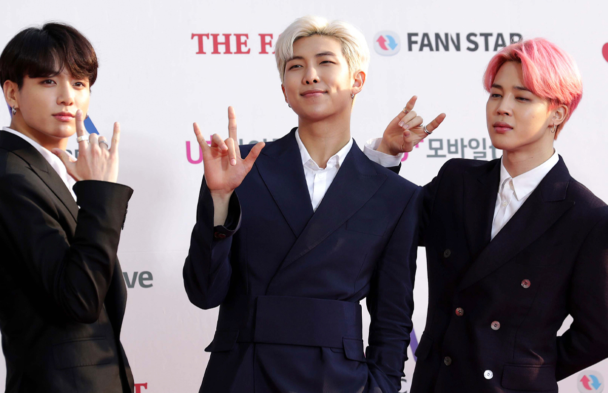 Трое из семи участников BTS: JungKook, RM, Jimin