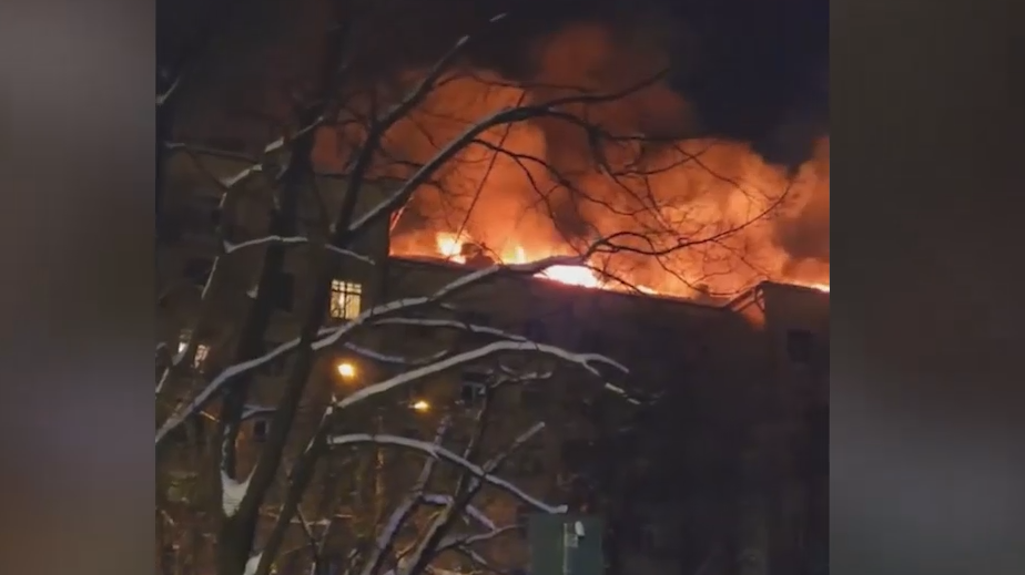 В результате пожара на севере Москвы пострадали более десяти человек