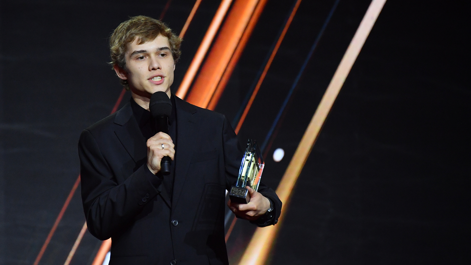 <p>Актер Рузиль Минекаев на церемонии награждения XI Премии Ассоциации продюсеров кино и телевидения</p>