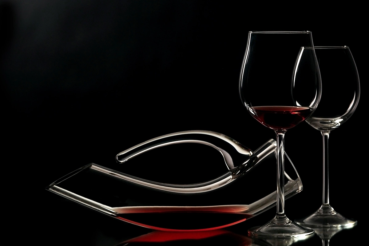 Сомелье приходится не только накапливать знания о вине и винной культуре, но и в ежедневном режиме тренировать стрессоустойчивость