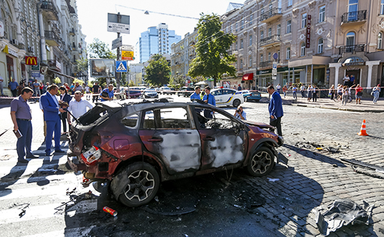 На месте взрыва автомобиля, за&nbsp;рулем которого находился Павел Шеремет. 20 июля 2016 года


