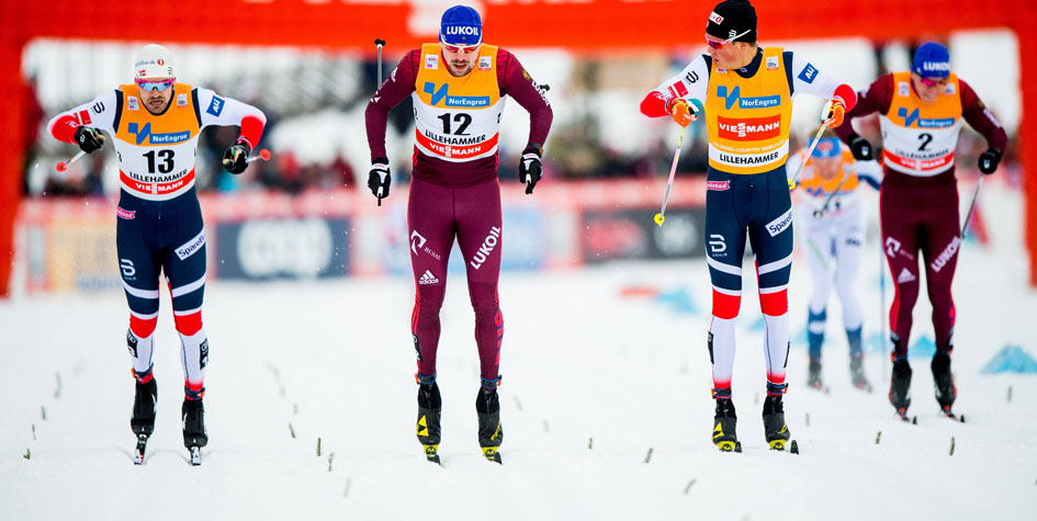 Российские лыжники Сергей Устюгов (№2) и Александр Большунов (№2) на этапе Кубке мира
