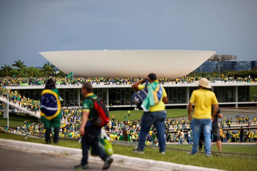 Протесты и попытки захвата правительственных зданий в Бразилии. Главное