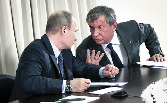 Президент РФ Владимир Путин и глава "Роснефти" Игорь Сечин (слева направо)