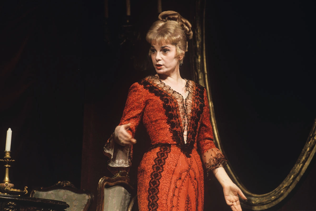 Элина Авраамовна Быстрицкая (Лидия) в спектакле «Бешеные деньги», 1974 год