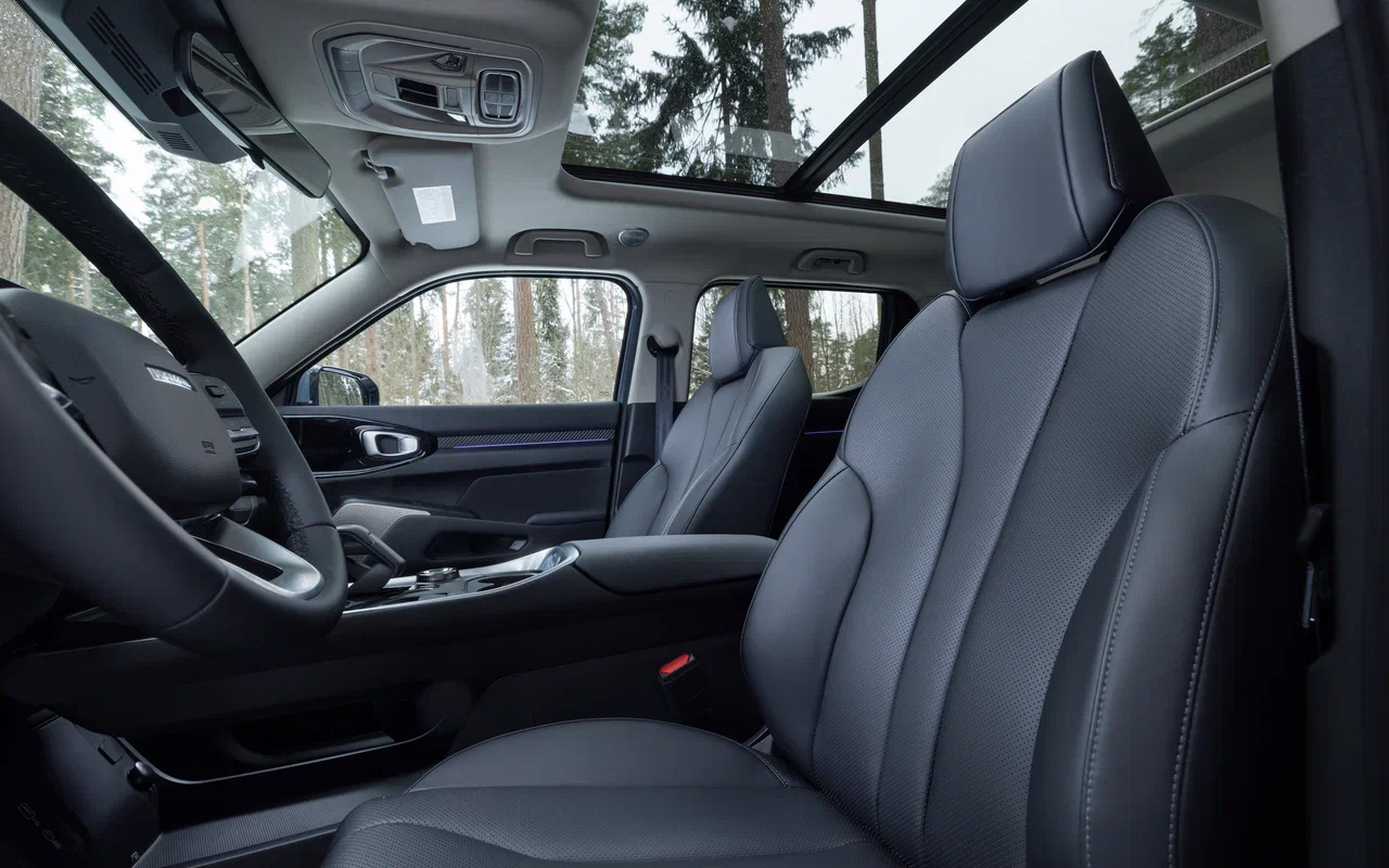 Передние сиденья в Haval H3 в целом удобны, но боковая поддержка не слишком выражена