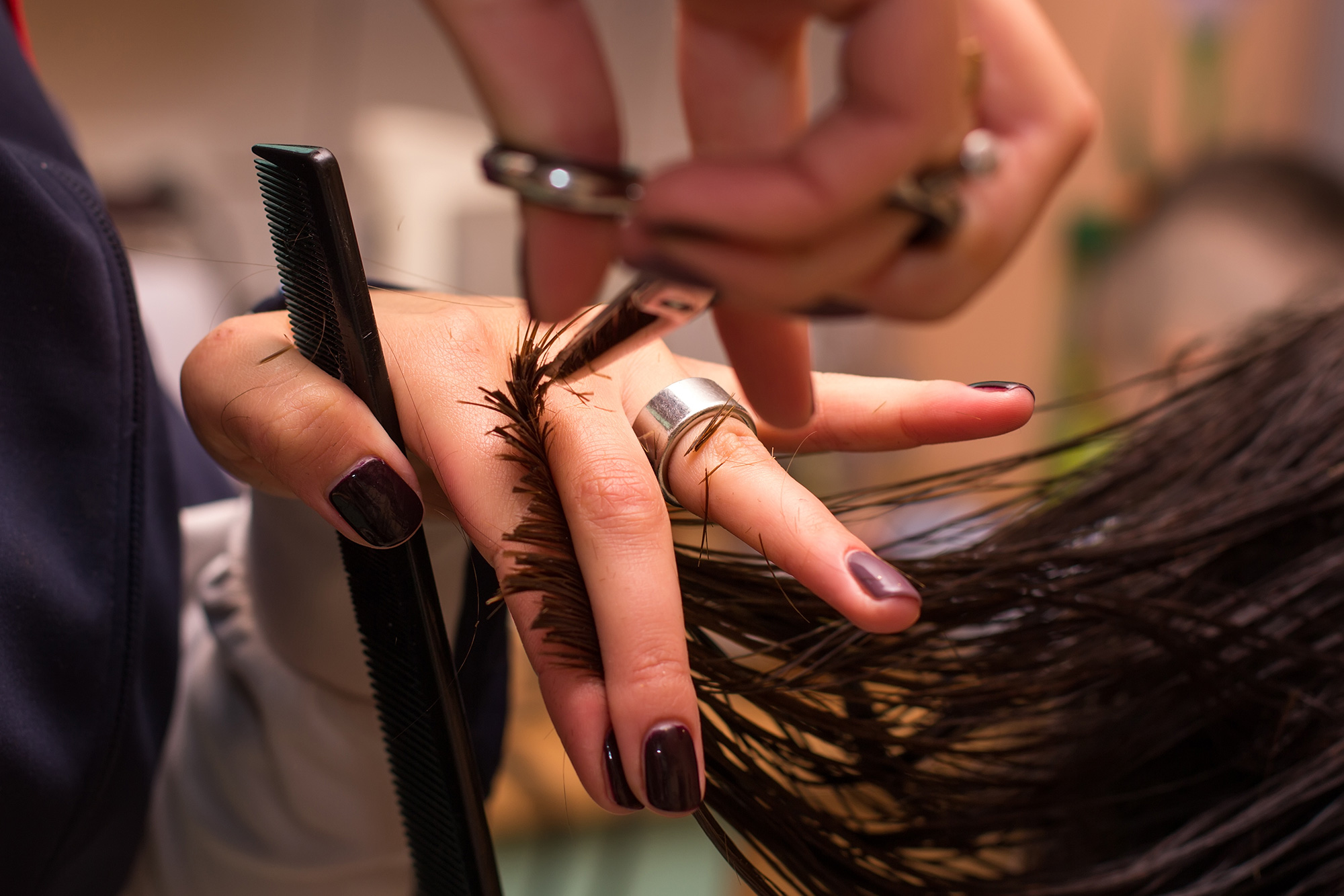 Клиенты казанских парикмахерских уходят в салоны красоты