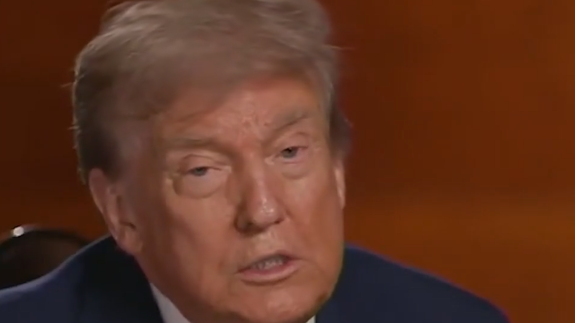 Большую часть пути с Аляски у Трампа занял разговор с Зеленским