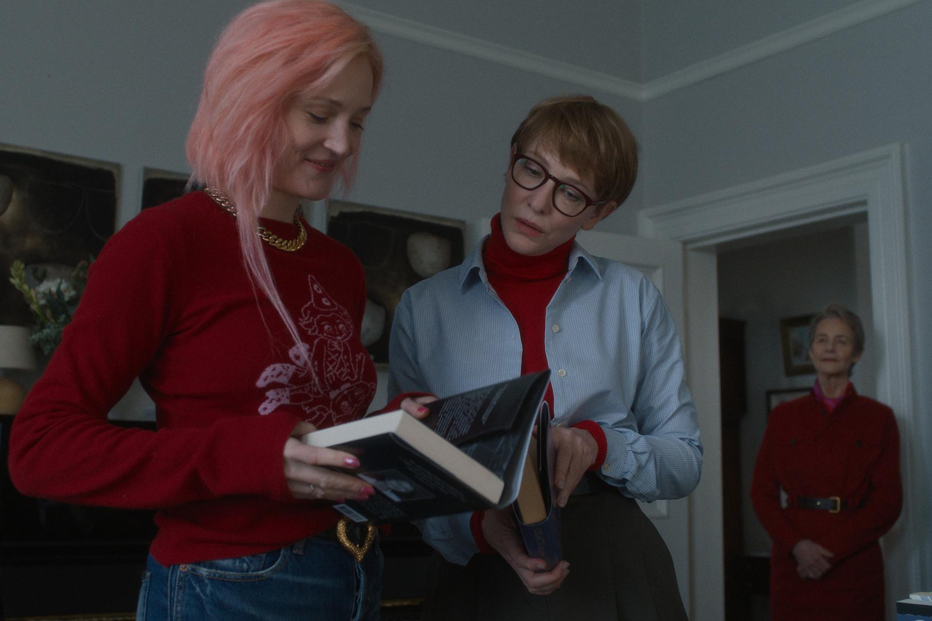 Кадр из фильма «Отец мать сестра брат»